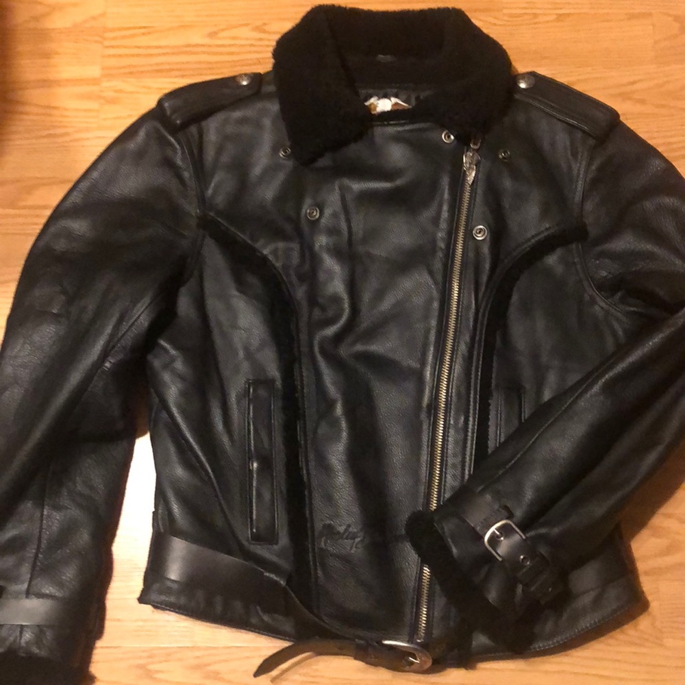 Leather Harley Davidson woman size Medium!!!!